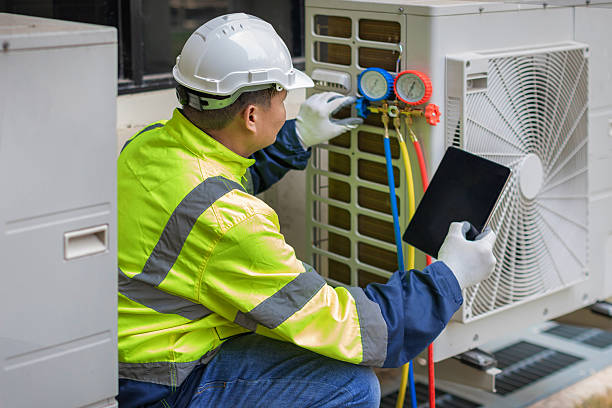Professional Hvac technician working in Reynoldsburg, OH